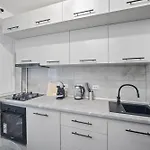 The Blue Haven - Chic 1-bedroom With Balcony Bukarest