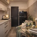 Daire The Blue Haven - Chic 1-bedroom With Balcony Bükreş