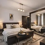The Blue Haven - Chic 1-bedroom With Balcony * Bükreş