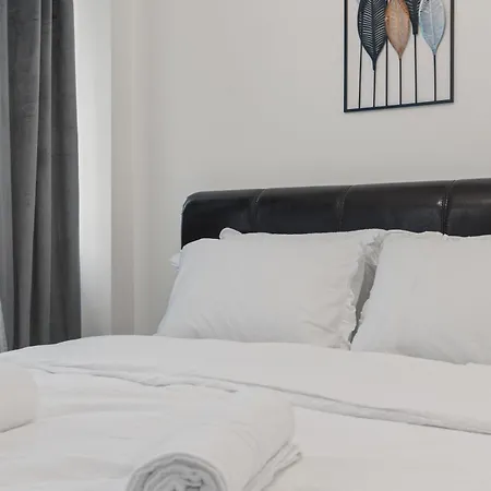 The Blue Haven 1br Near Ior Park