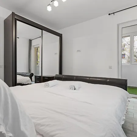 The Blue Haven 1br Near Ior Park Apartment *