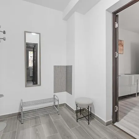 Apartment The Blue Haven 1br Near Ior Park Bucharest