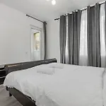 The Blue Haven - Chic 1-bedroom With Balcony *