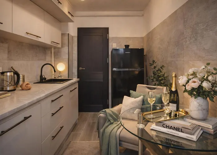 Apartament The Blue Haven - Chic 1-bedroom With Balcony Bucureşti